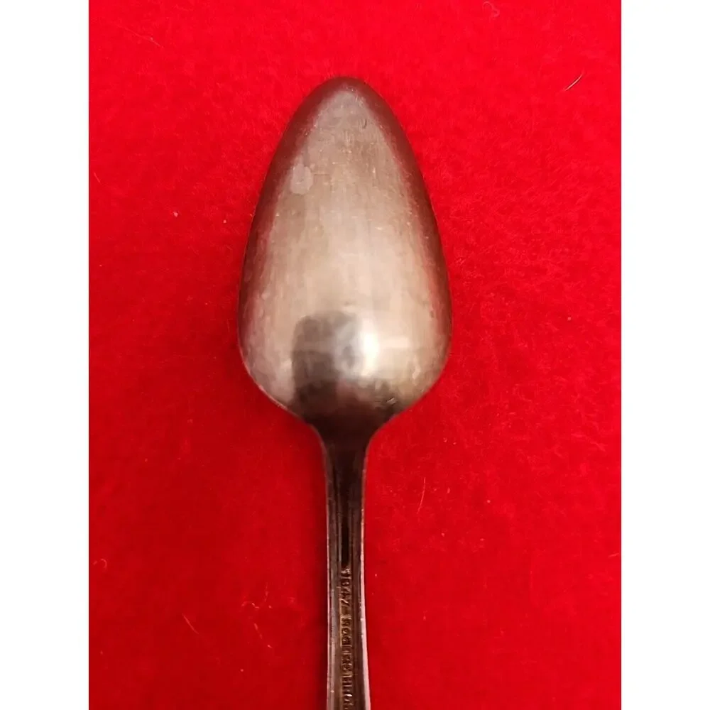 Antique 1911 Old Colony XS Triple Silverplate Fruit Spoon 1847 Rogers Bros.